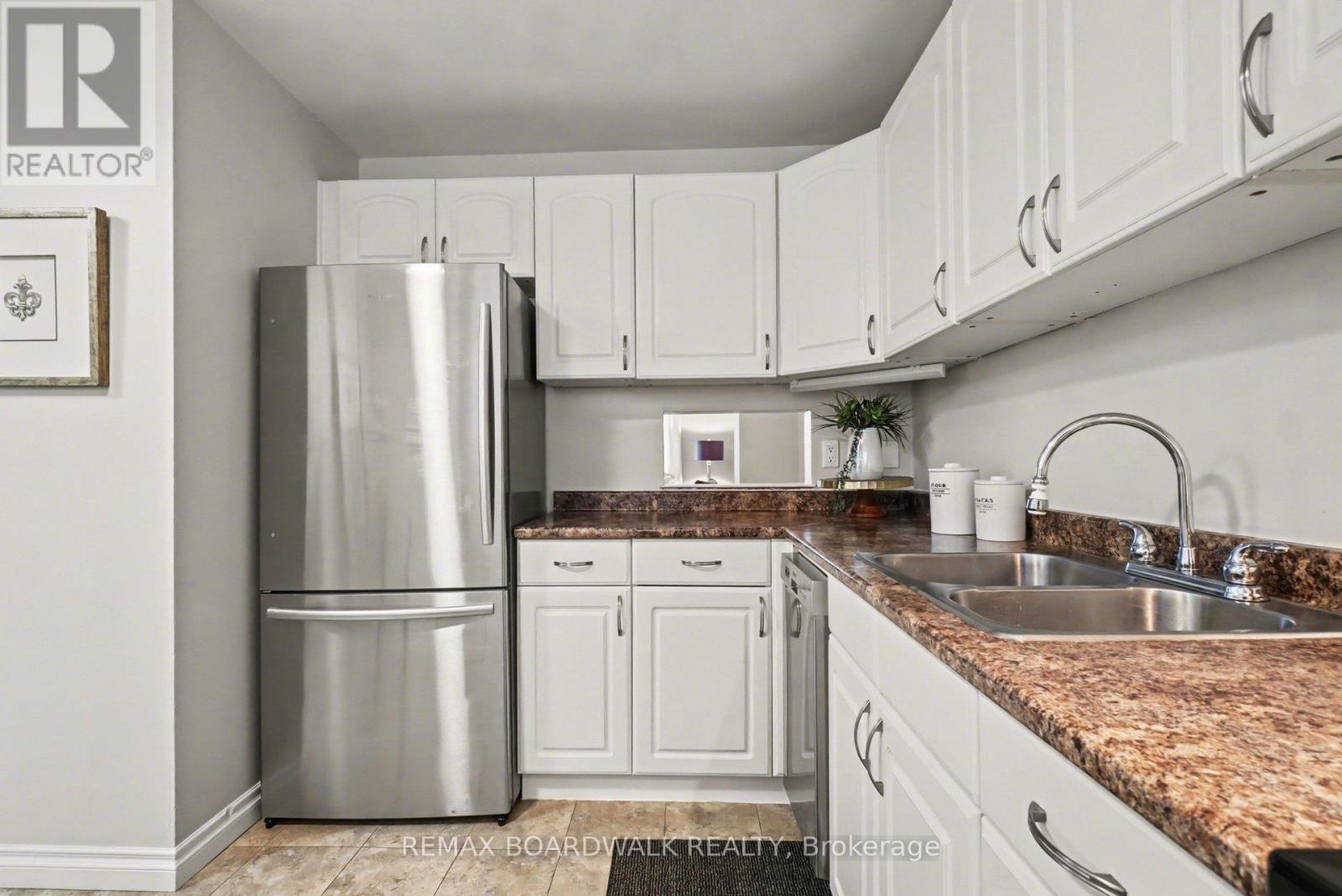 197 Teal Crescent, Ottawa, Ontario  K1E 2C3 - Photo 5 - X13011440