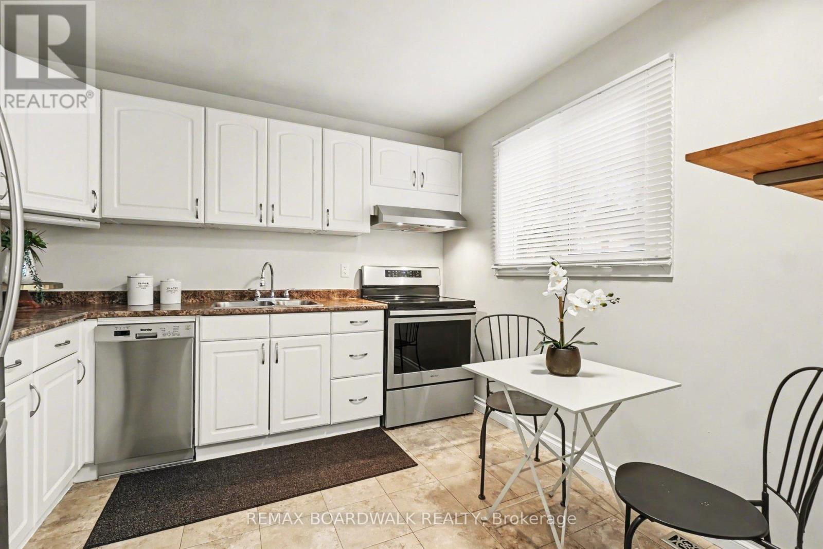 197 Teal Crescent, Ottawa, Ontario  K1E 2C3 - Photo 6 - X13011440