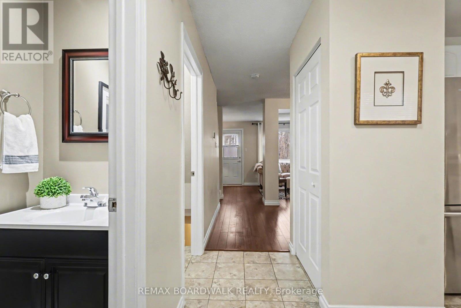 197 Teal Crescent, Ottawa, Ontario  K1E 2C3 - Photo 8 - X13011440