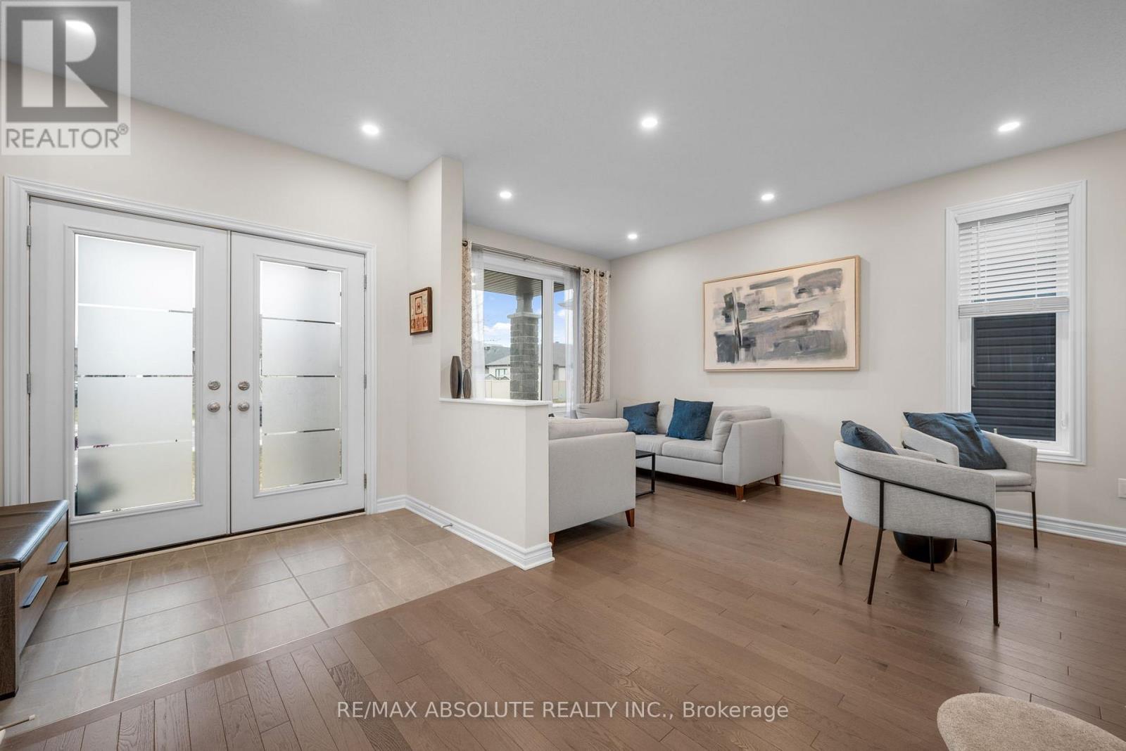 706 Parade Drive, Ottawa, Ontario  K2S 0Z4 - Photo 2 - X13011452