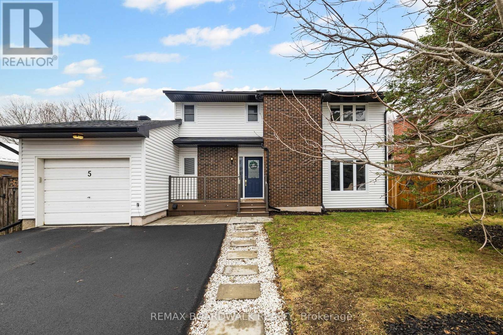 5 CLAY STREET, Mississippi Mills, Ontario