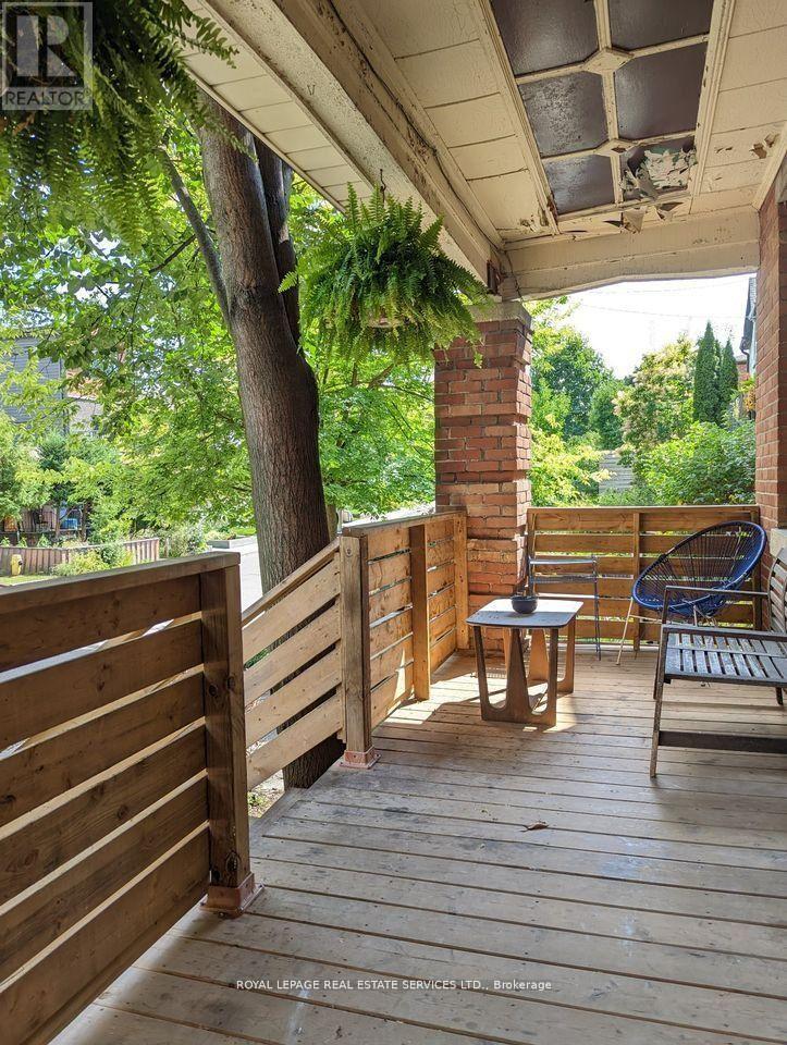 Upper - 264a Hastings Avenue, Toronto, Ontario  M4L 2M1 - Photo 6 - E13011334