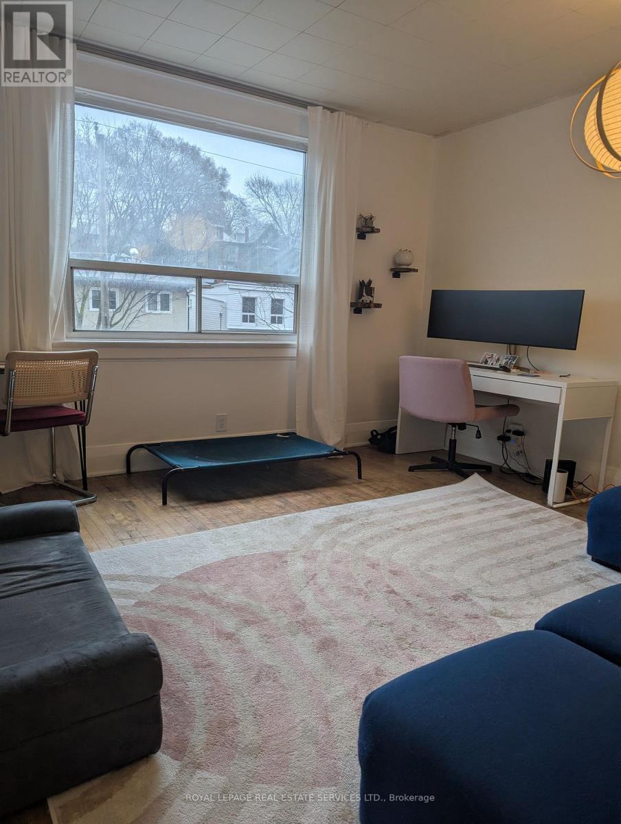 Upper - 264a Hastings Avenue, Toronto, Ontario  M4L 2M1 - Photo 9 - E13011334