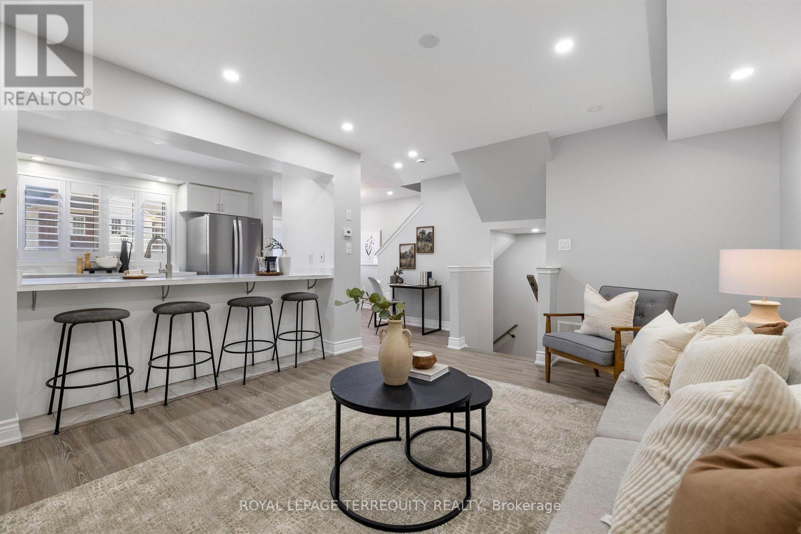 1058 Clipper Lane, Pickering, Ontario  L1X 0E9 - Photo 11 - E13011364