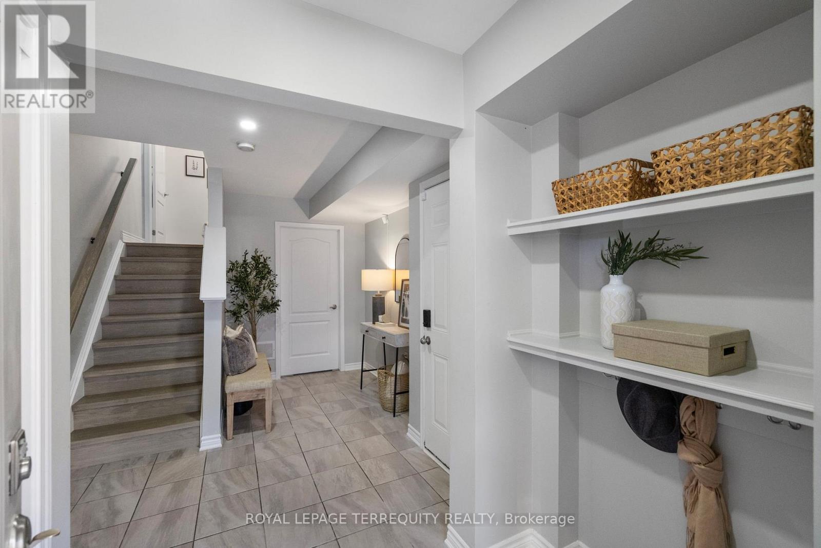 1058 Clipper Lane, Pickering, Ontario  L1X 0E9 - Photo 7 - E13011364