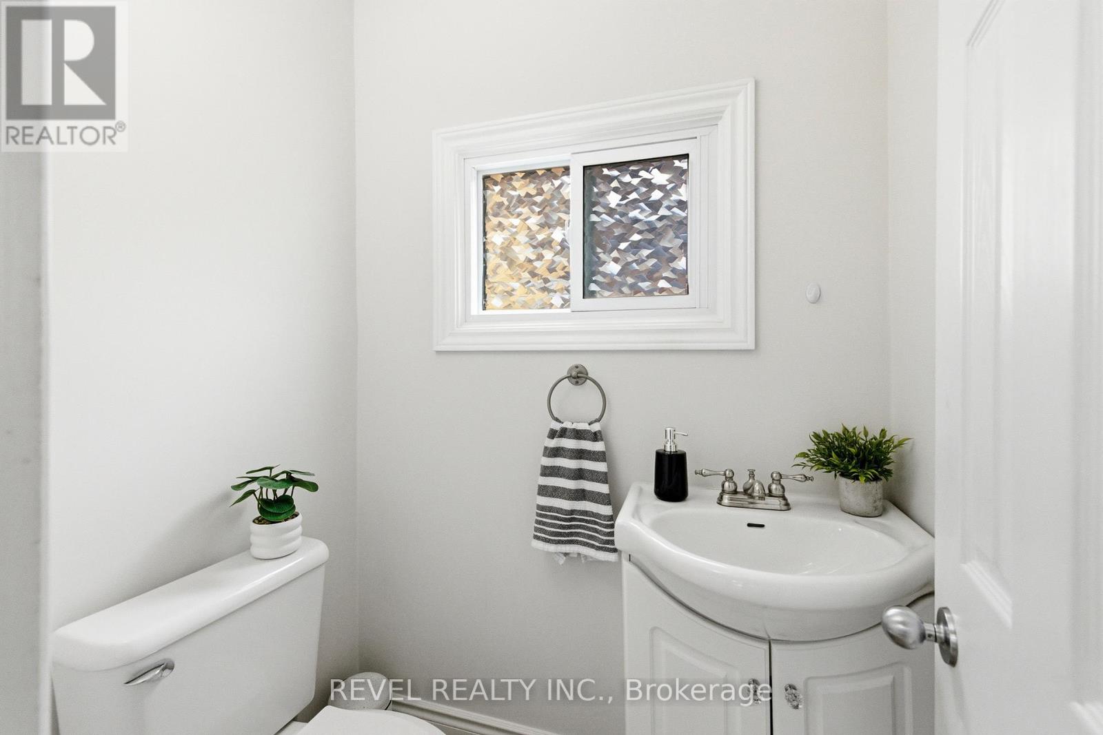 396 Wilson Road N, Oshawa, Ontario  L1G 6E5 - Photo 10 - E13011436