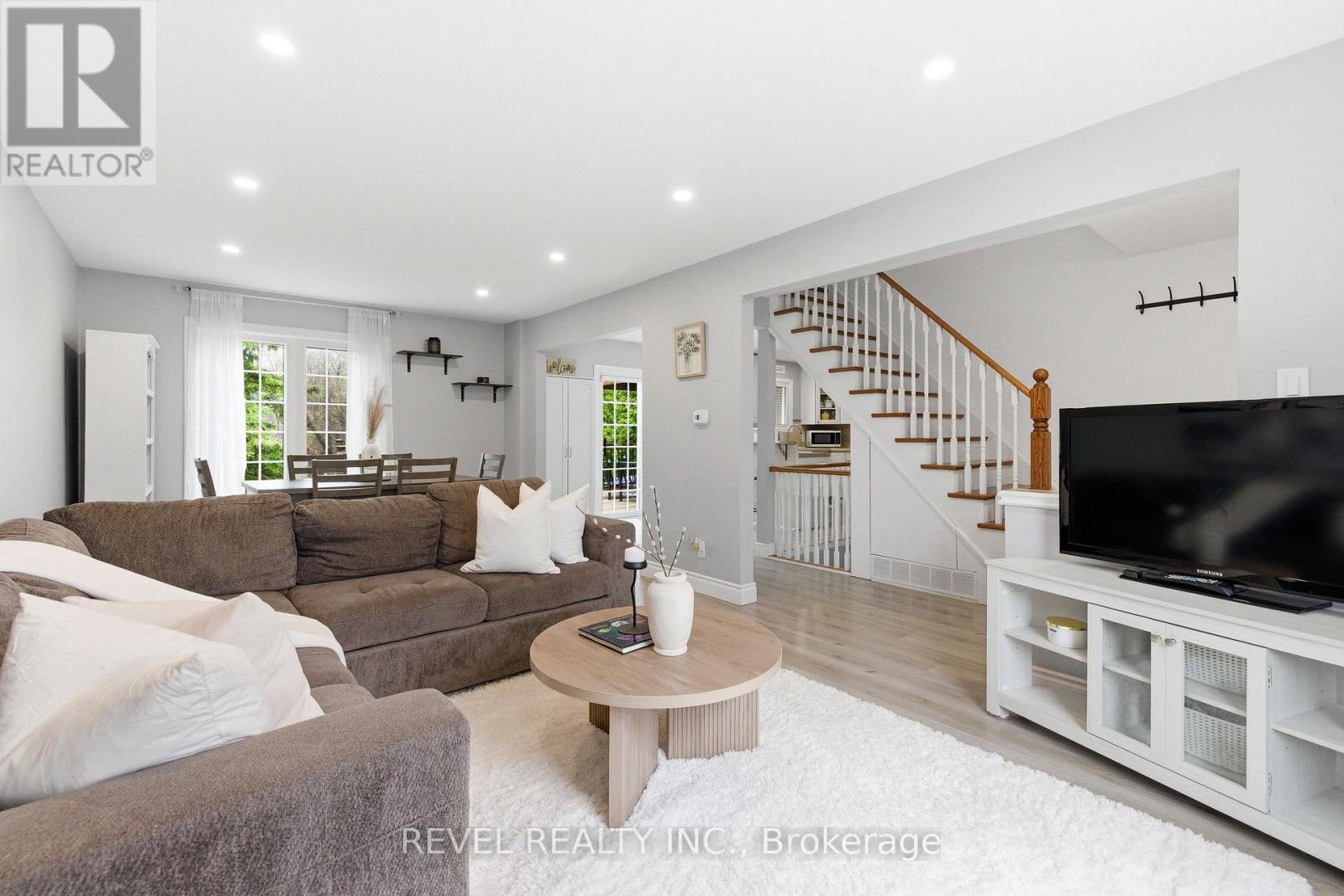 396 Wilson Road N, Oshawa, Ontario  L1G 6E5 - Photo 4 - E13011436