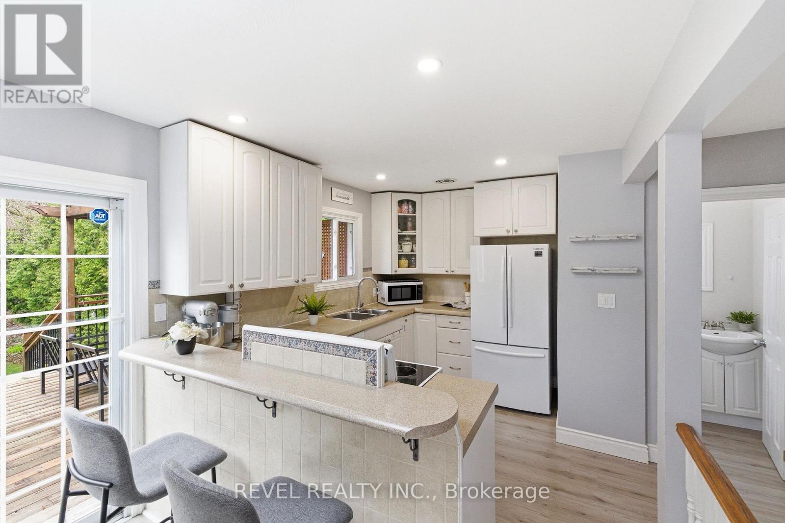 396 Wilson Road N, Oshawa, Ontario  L1G 6E5 - Photo 8 - E13011436