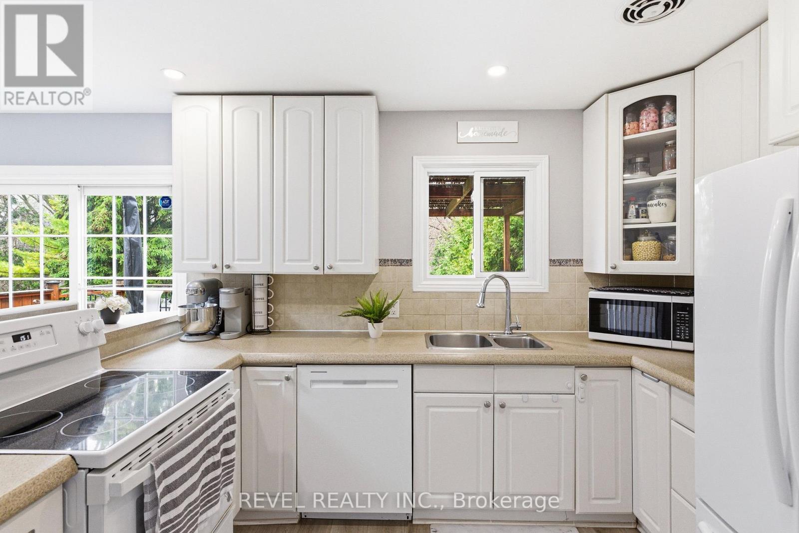 396 Wilson Road N, Oshawa, Ontario  L1G 6E5 - Photo 9 - E13011436