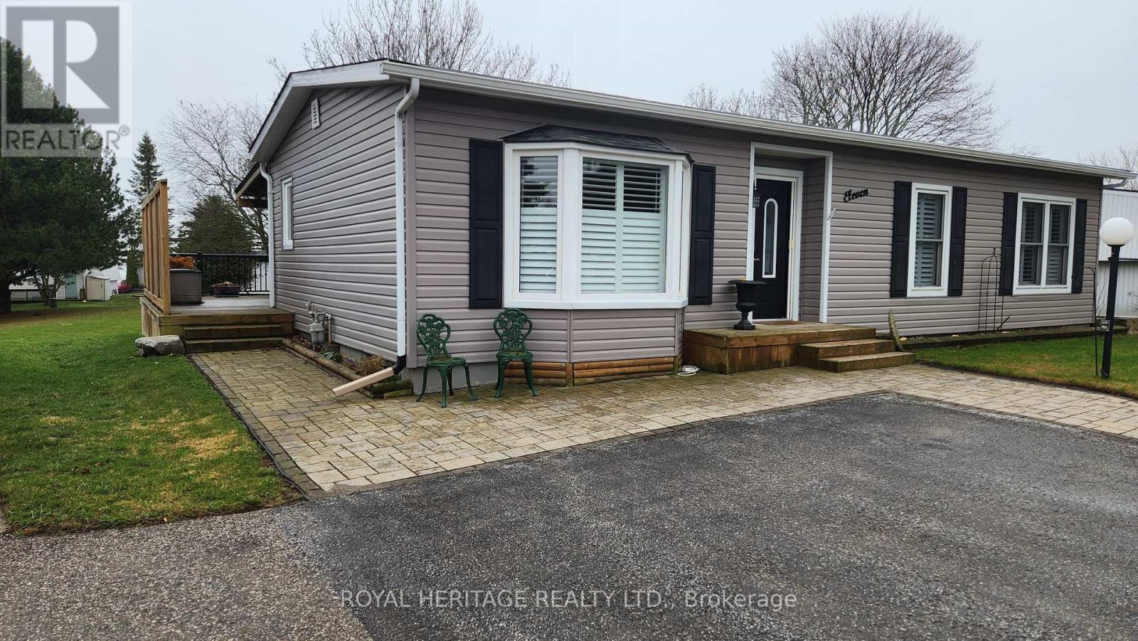 11 Heritage Lane, Clarington, Ontario  L1B 1A5 - Photo 2 - E13011438