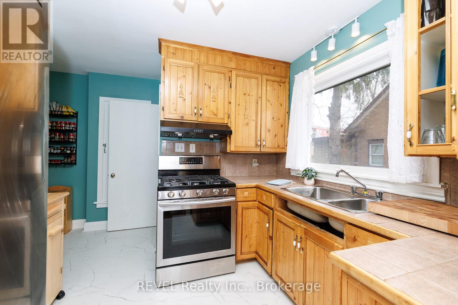 7015 Barker Street, Niagara Falls, Ontario  L2G 1Z5 - Photo 16 - X13011404