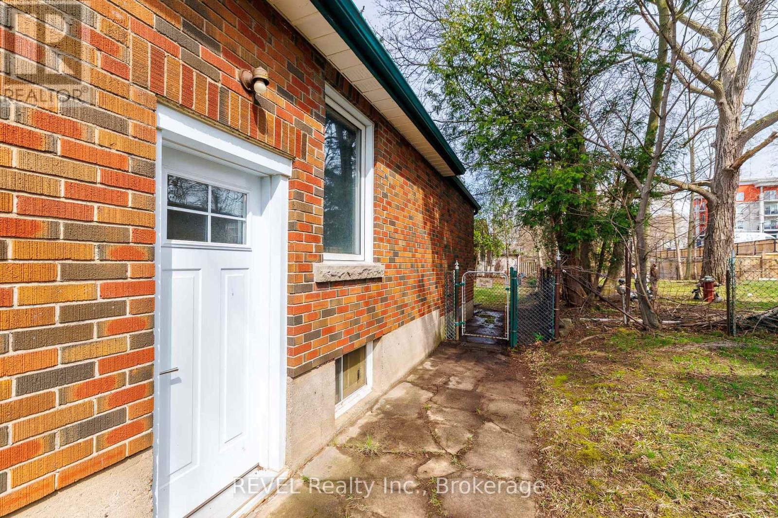 7015 Barker Street, Niagara Falls, Ontario  L2G 1Z5 - Photo 35 - X13011404