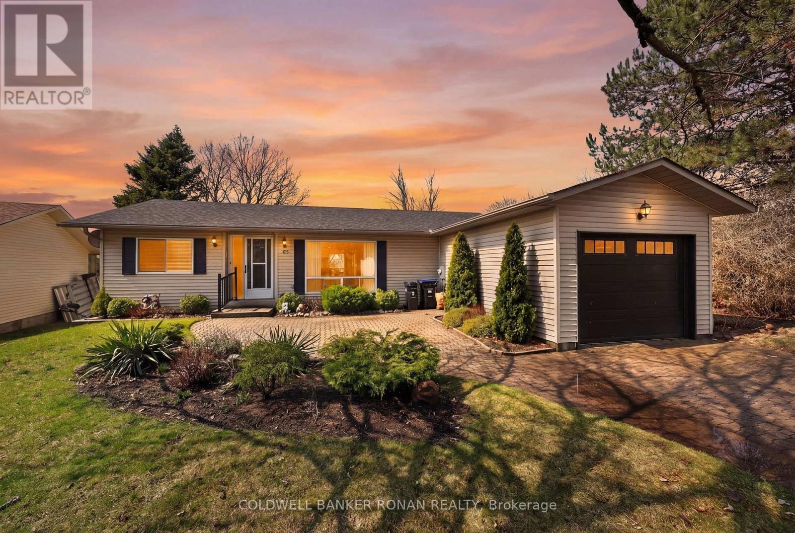 105 TECUMSETH PINES DRIVE, New Tecumseth, Ontario