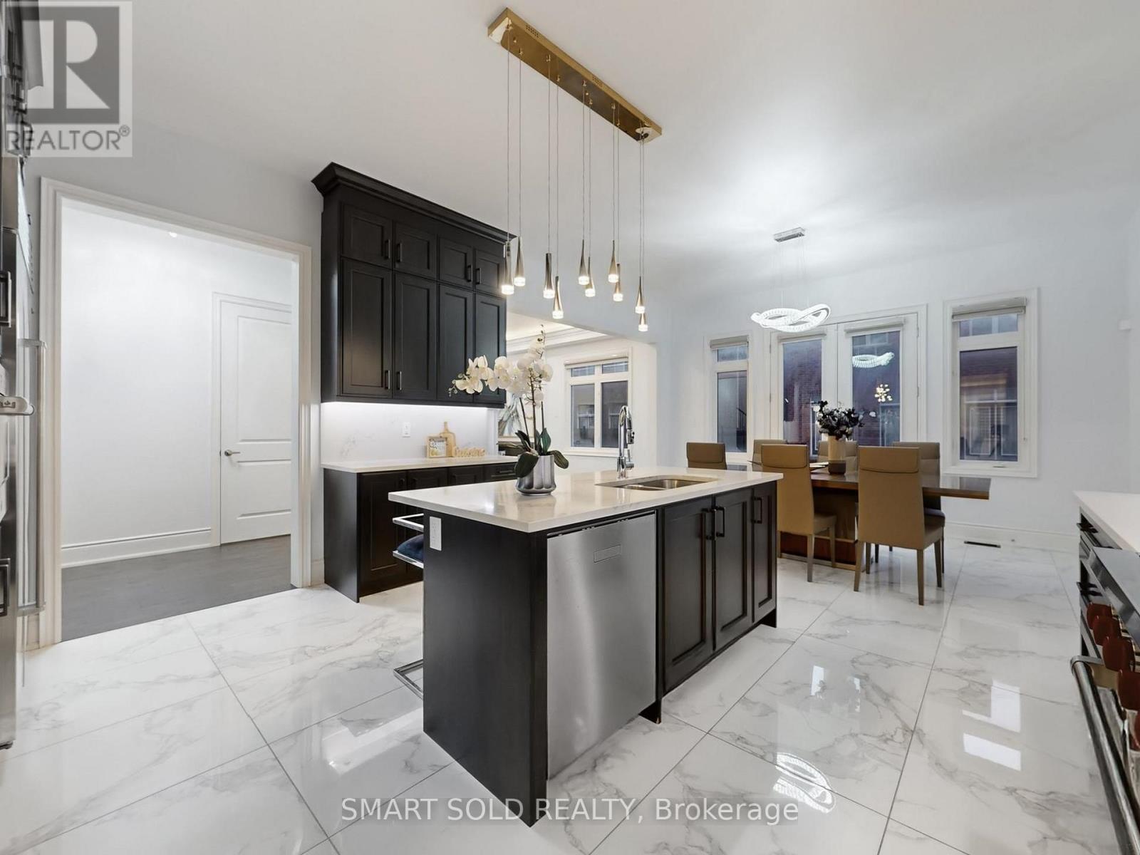 209 Hillsview Drive, Richmond Hill, Ontario  L4C 4L8 - Photo 10 - N13011388