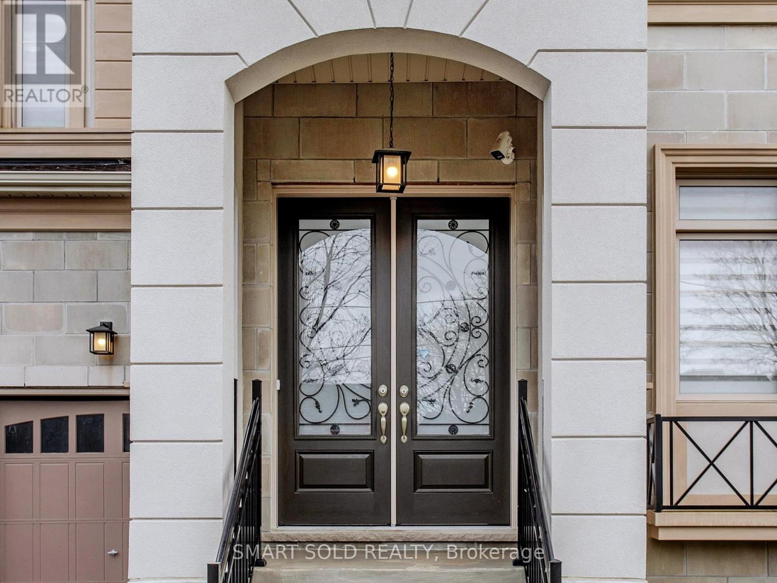 209 Hillsview Drive, Richmond Hill, Ontario  L4C 4L8 - Photo 2 - N13011388