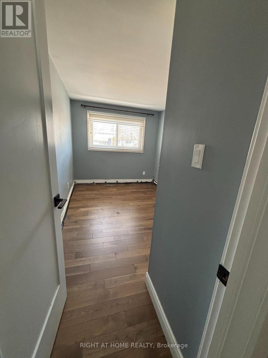 15 COLLEEN AVENUE, Barrie, Ontario