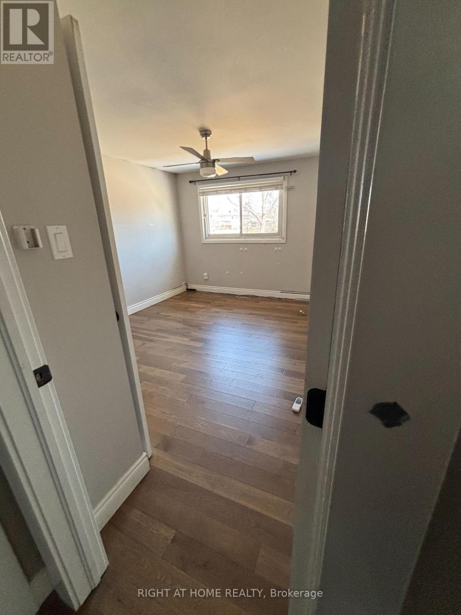 15 Colleen Avenue, Barrie, Ontario  L4M 2M9 - Photo 2 - S12851902