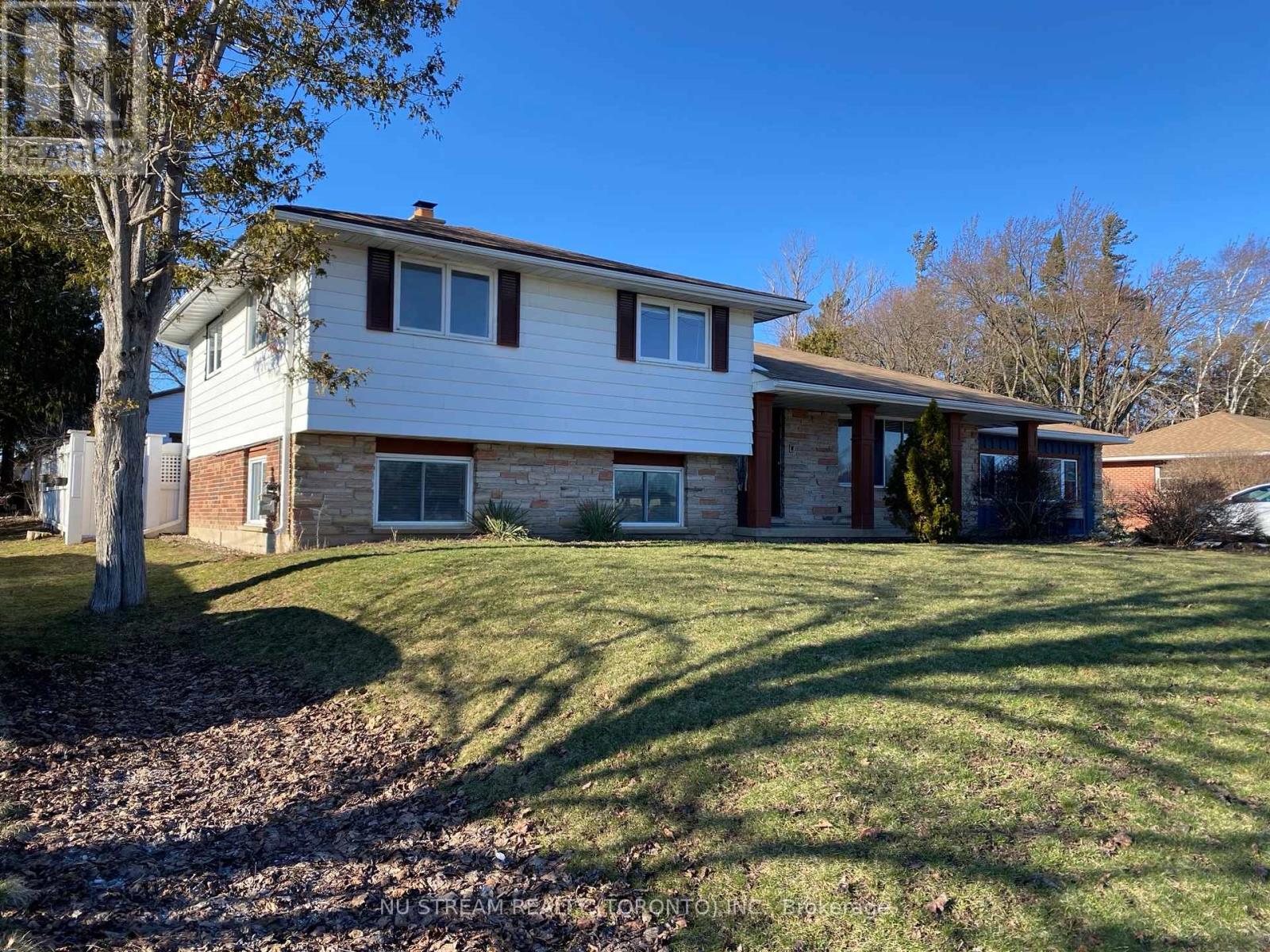 552 BIG BAY POINT ROAD, Barrie, Ontario