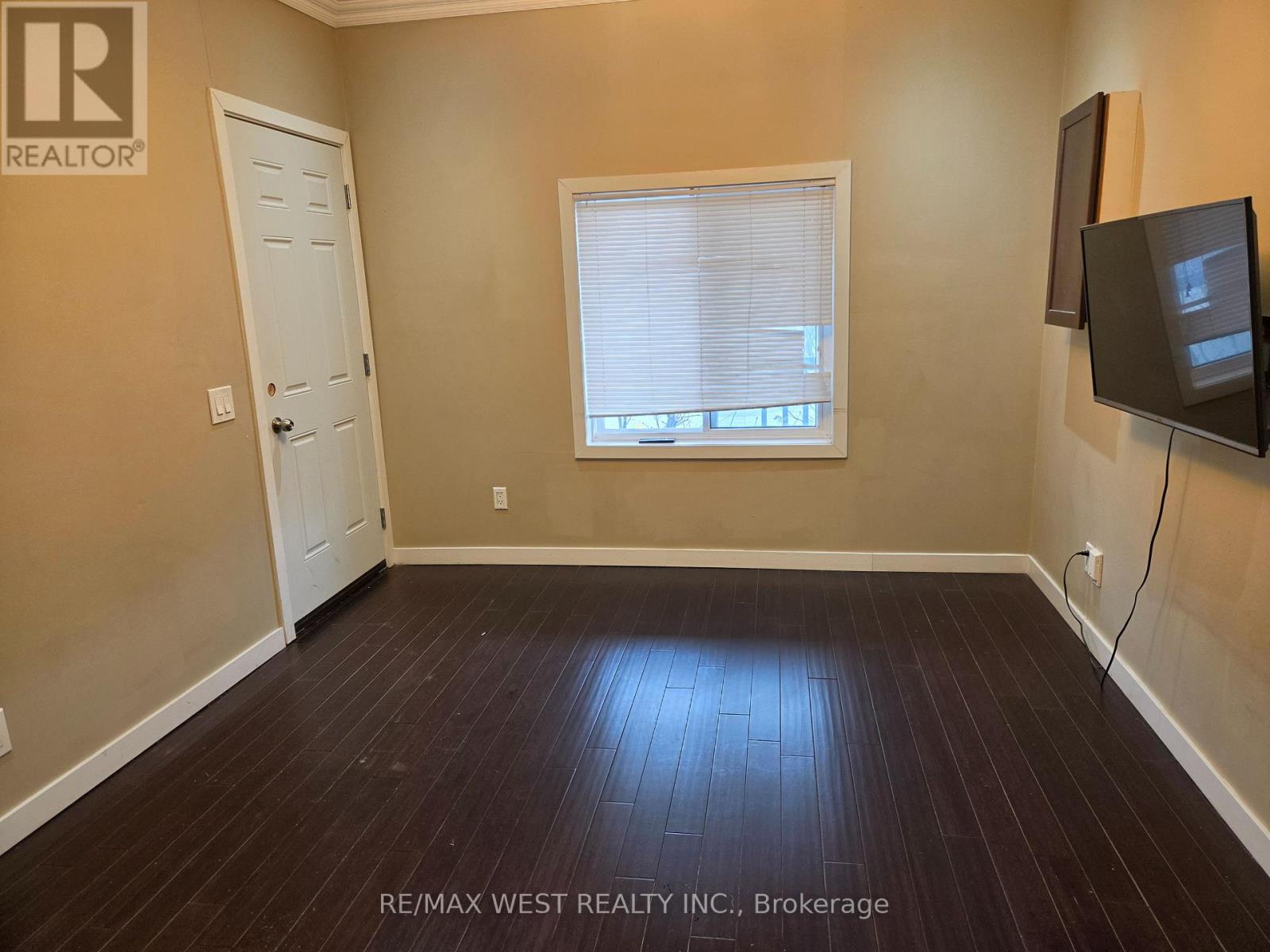 Main - 44 Beechwood Avenue, Toronto, Ontario  M6N 4T1 - Photo 2 - W12960048