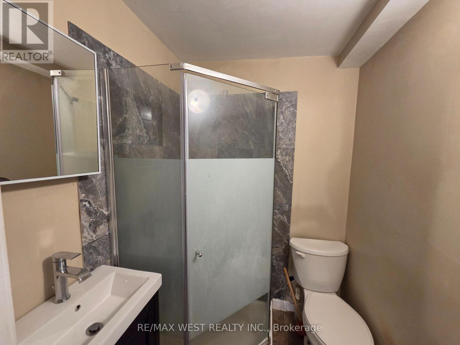 Main - 44 Beechwood Avenue, Toronto, Ontario  M6N 4T1 - Photo 5 - W12960048