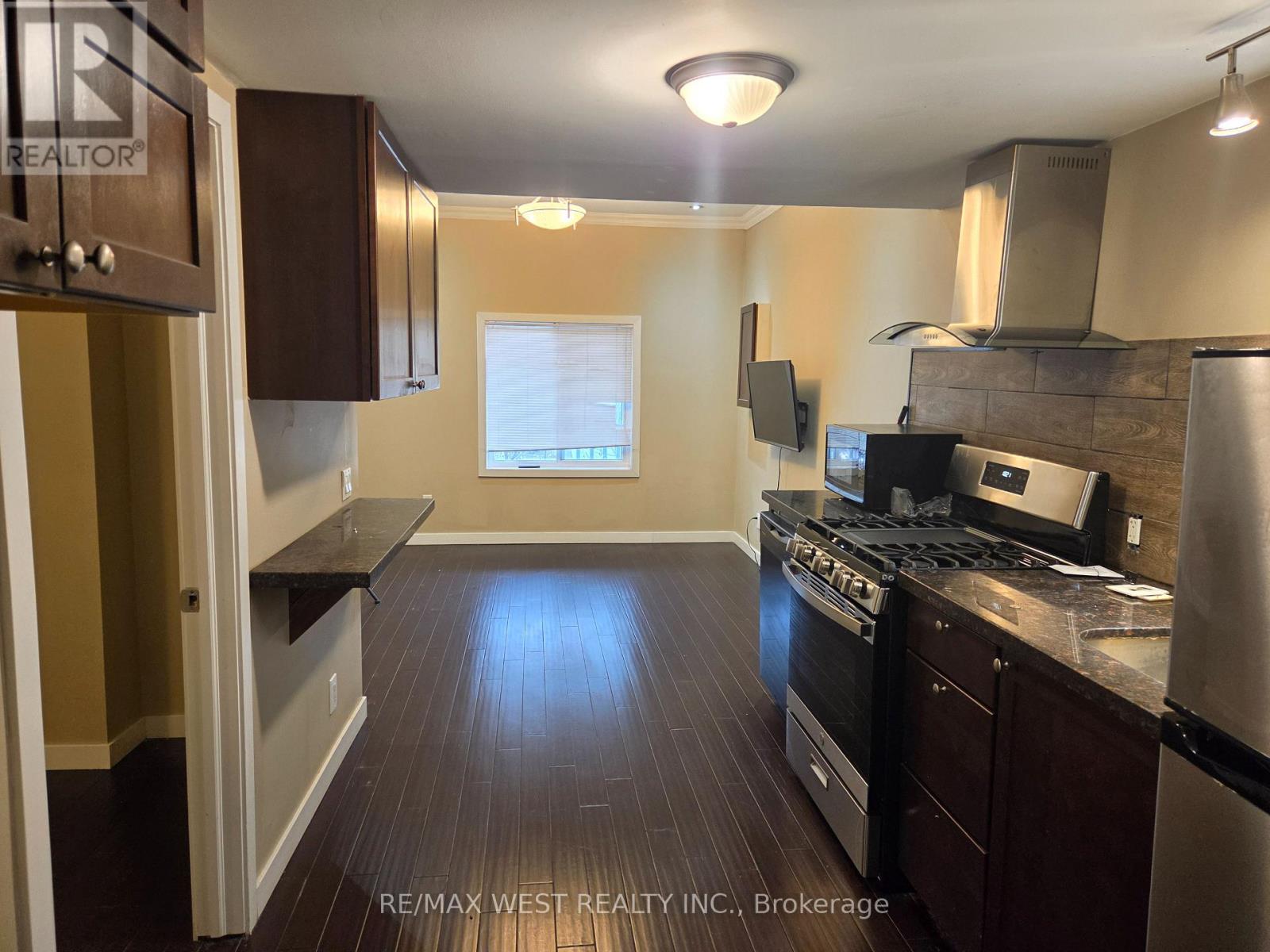 Main - 44 Beechwood Avenue, Toronto, Ontario  M6N 4T1 - Photo 4 - W12960048