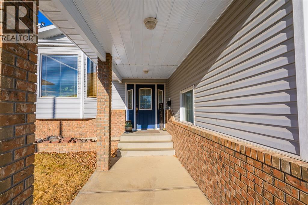 136 Palliser Way NE, Medicine Hat, Alberta  T1C 1R6 - Photo 3 - A2299512