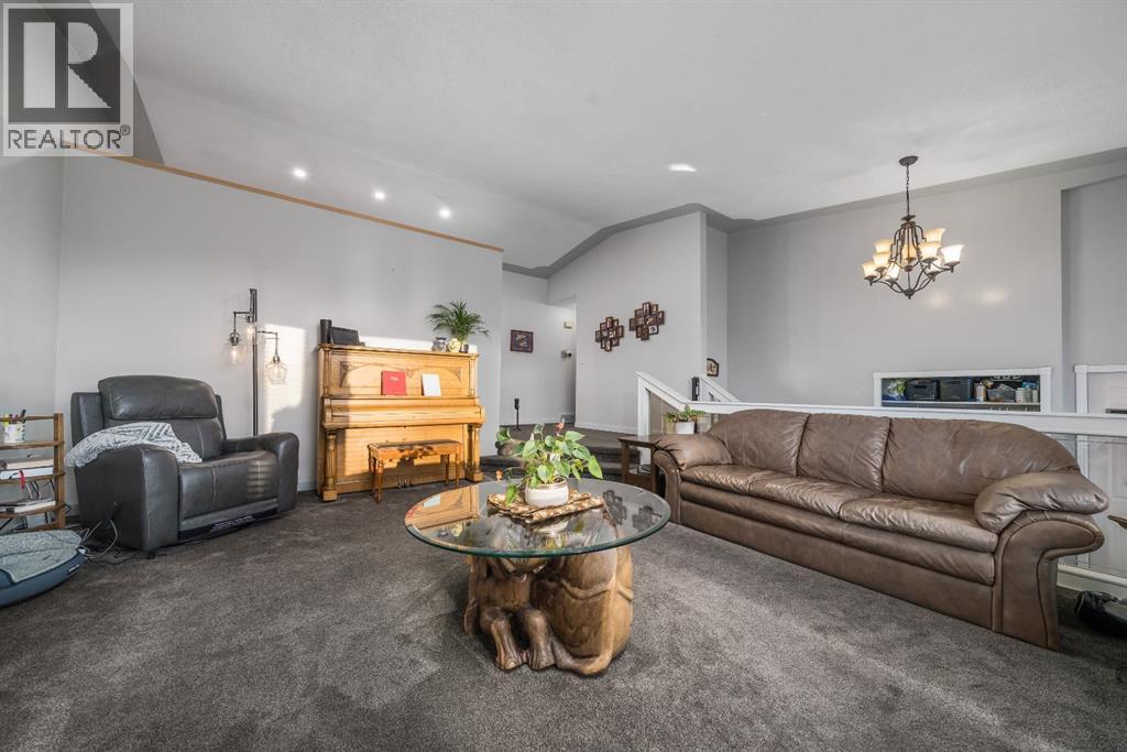 136 Palliser Way NE, Medicine Hat, Alberta  T1C 1R6 - Photo 6 - A2299512