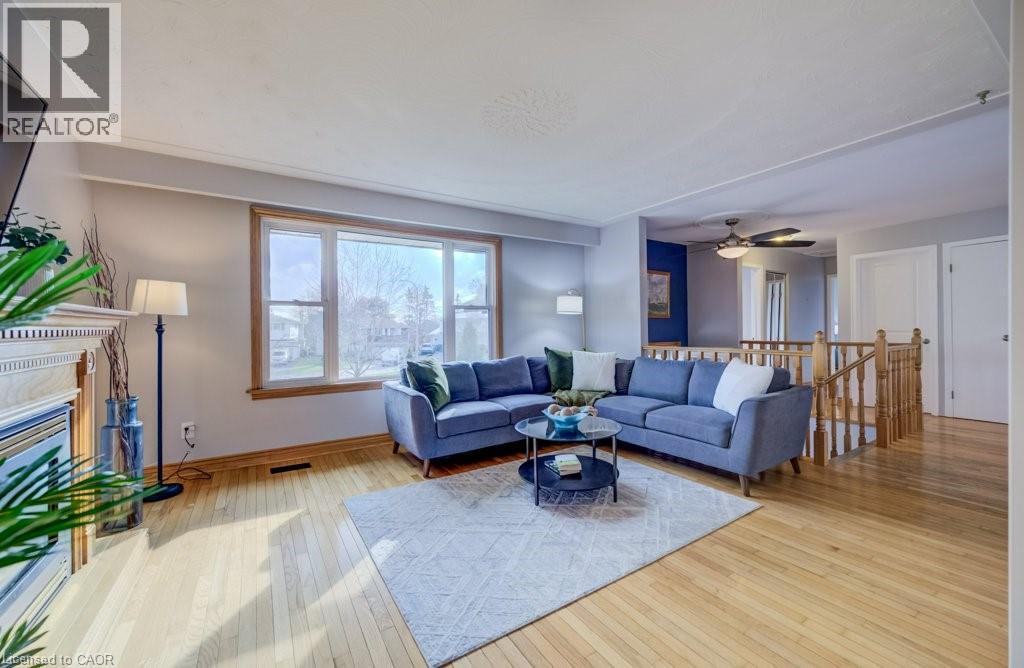 330 Daleview Place, Waterloo, Ontario  N2L 5M5 - Photo 3 - 40818316