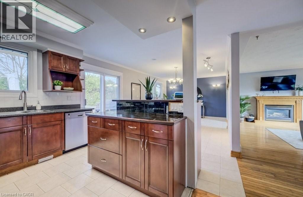 330 Daleview Place, Waterloo, Ontario  N2L 5M5 - Photo 8 - 40818316