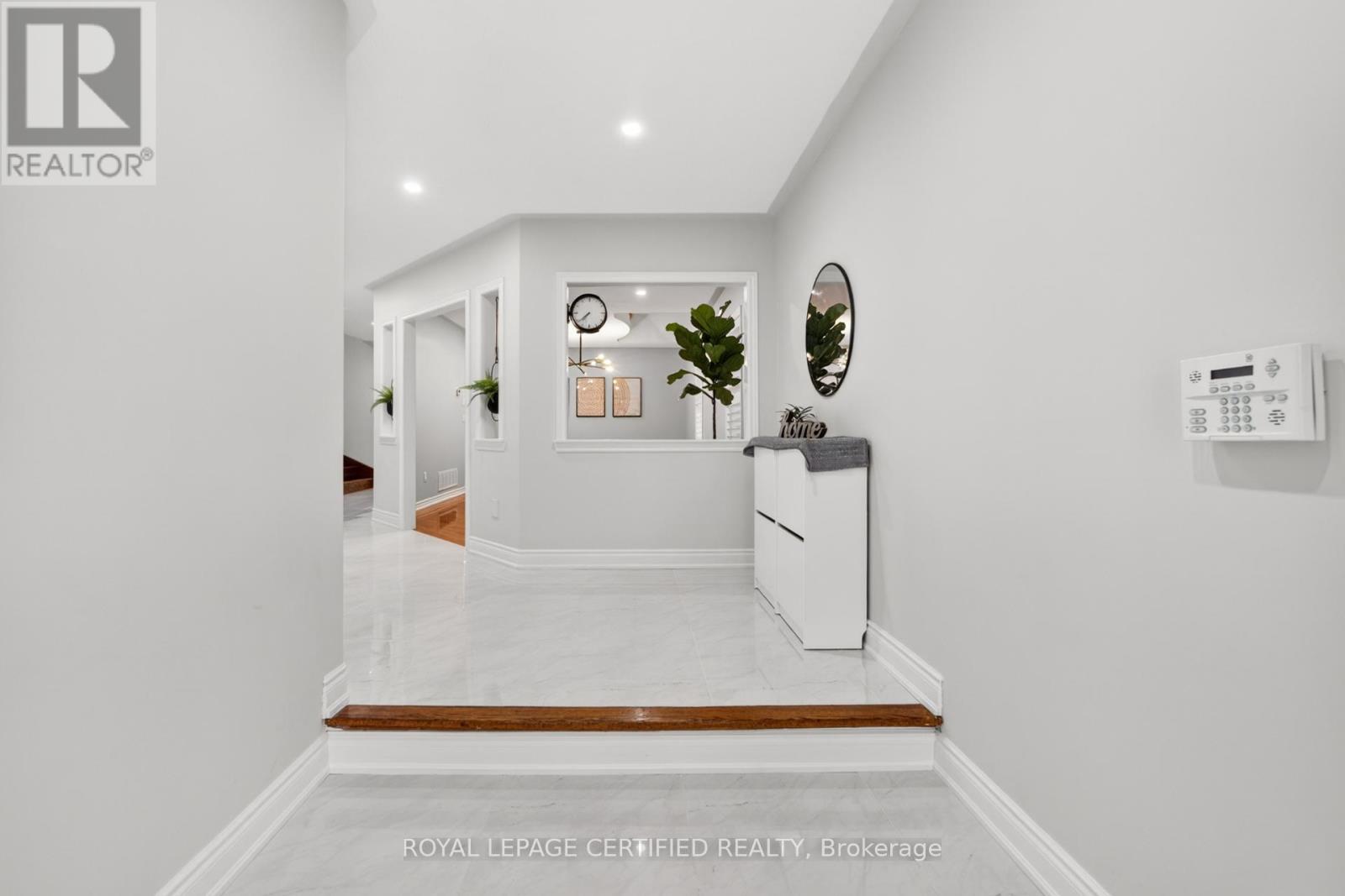 643 Garden Walk, Mississauga, Ontario  L5W 1V9 - Photo 4 - W13011130