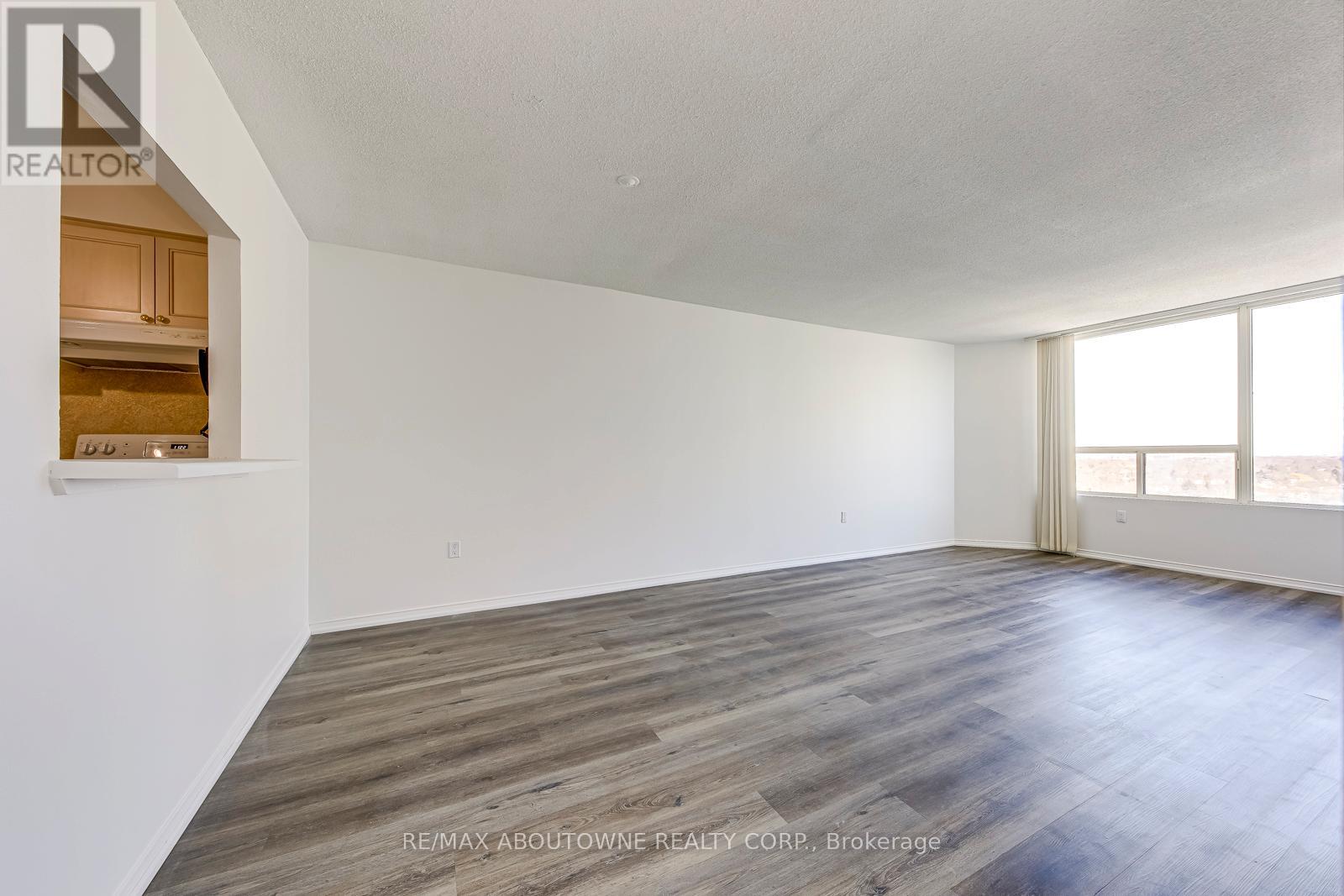 1705 - 1270 Maple Crossing Boulevard, Burlington, Ontario  L7S 2J3 - Photo 11 - W13011166