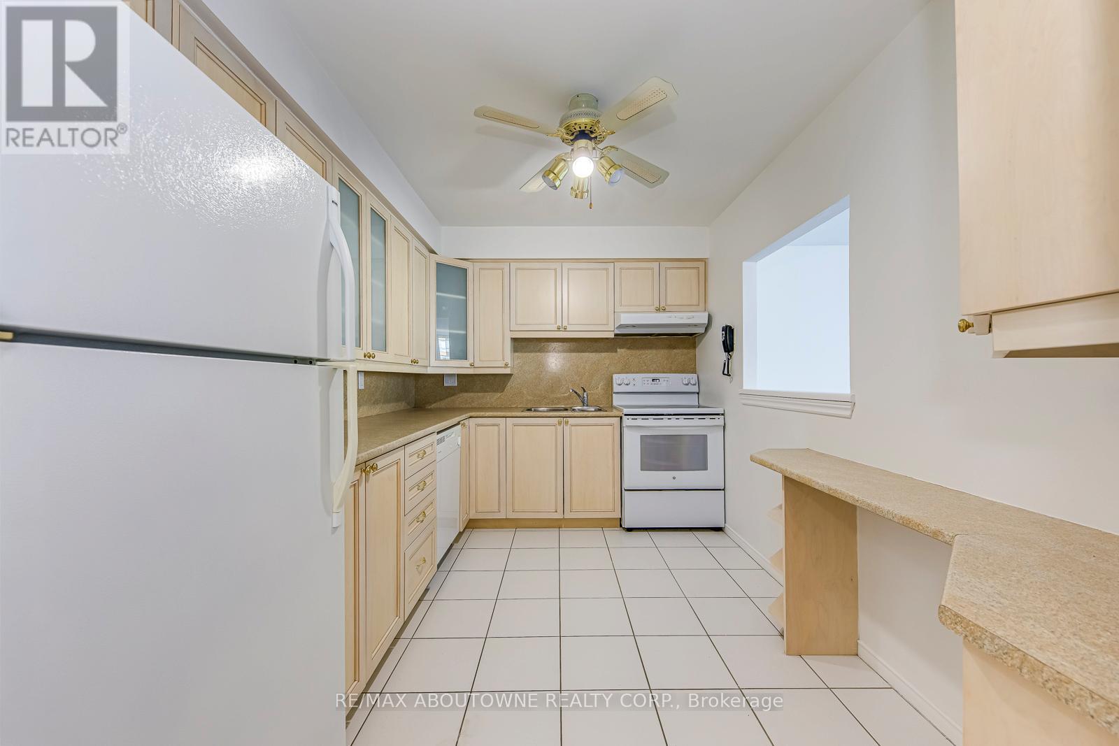 1705 - 1270 Maple Crossing Boulevard, Burlington, Ontario  L7S 2J3 - Photo 6 - W13011166