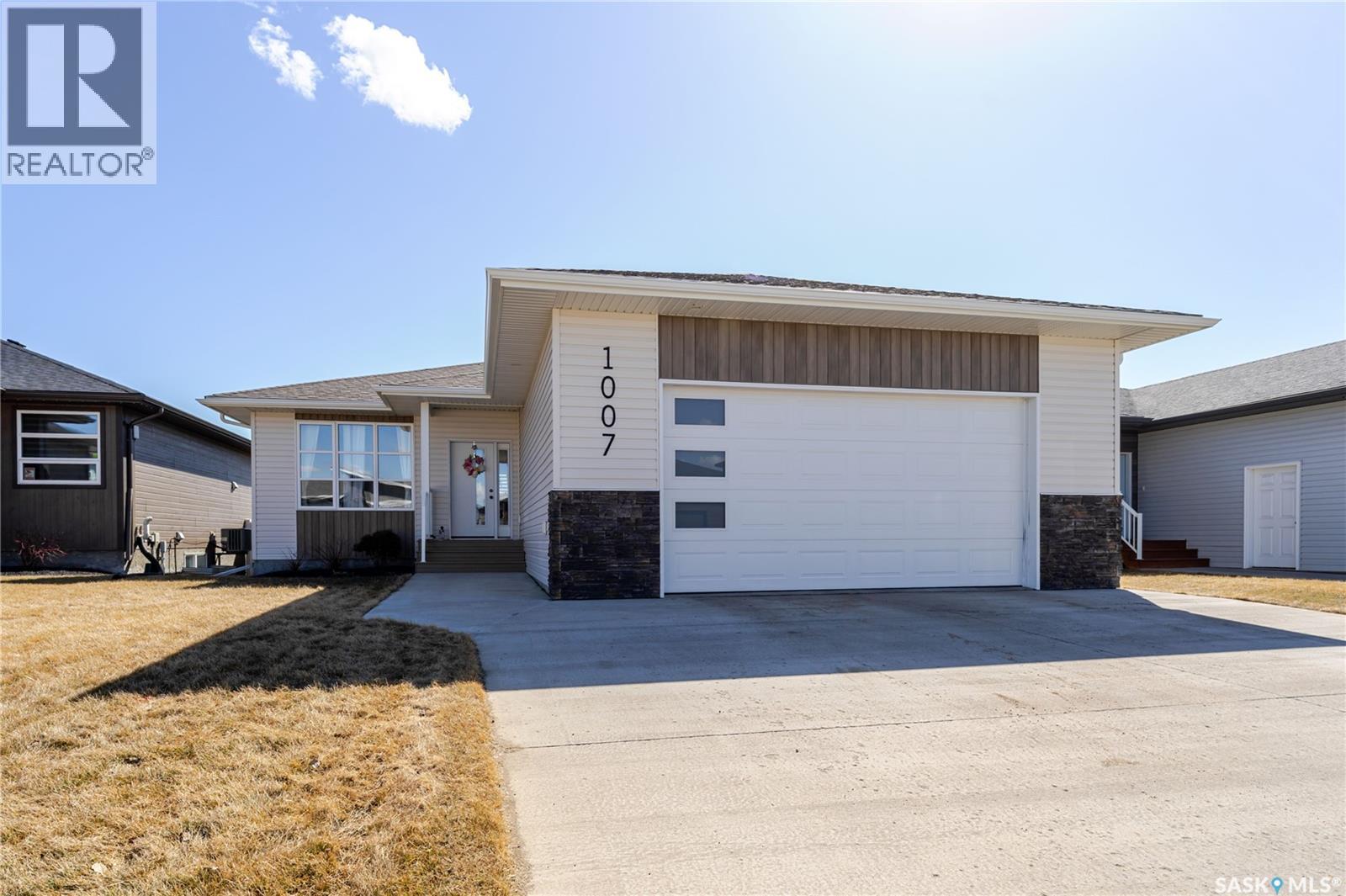 1007 Maplewood Drive, Moose Jaw, Saskatchewan  S6J 0B6 - Photo 1 - SK033157