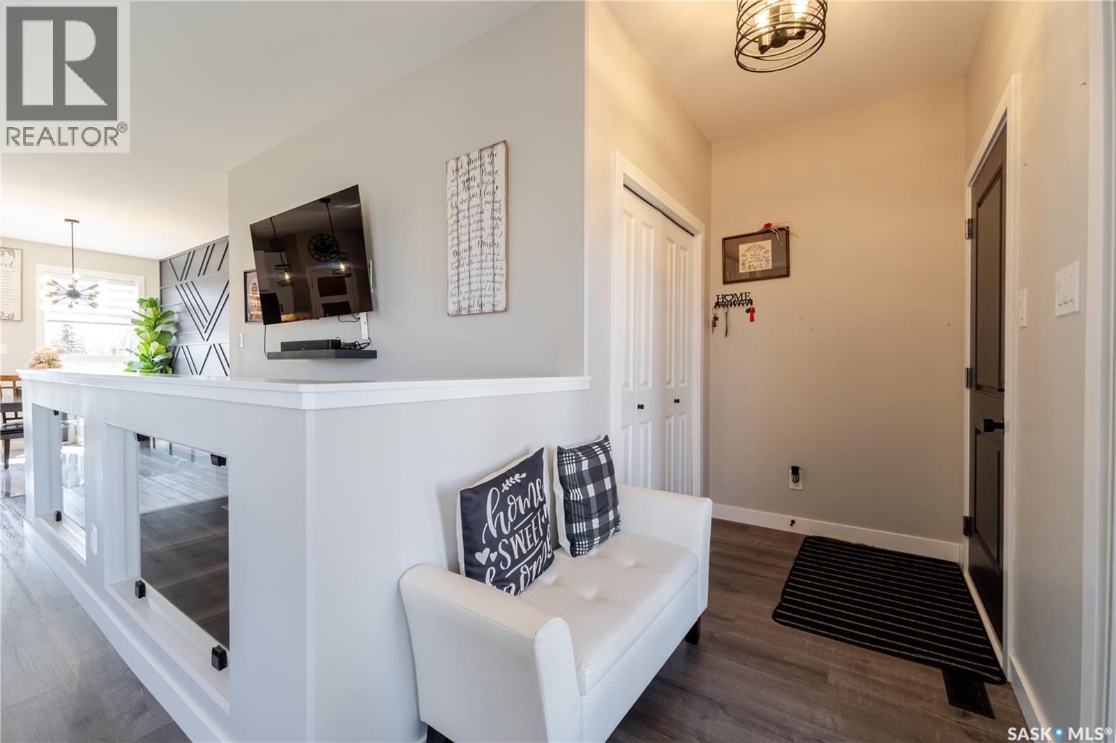 1007 Maplewood Drive, Moose Jaw, Saskatchewan  S6J 0B6 - Photo 3 - SK033157