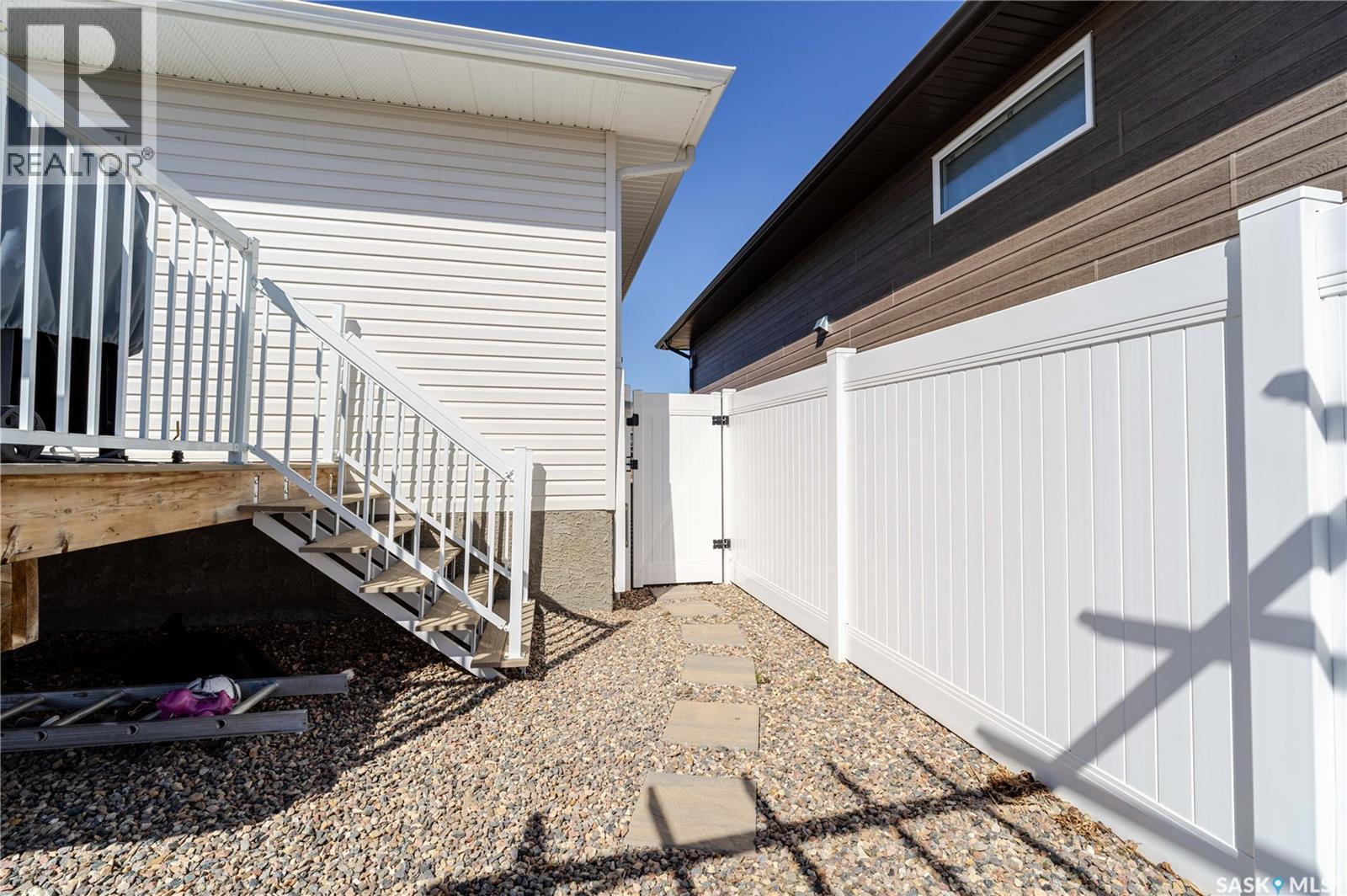 1007 Maplewood Drive, Moose Jaw, Saskatchewan  S6J 0B6 - Photo 45 - SK033157