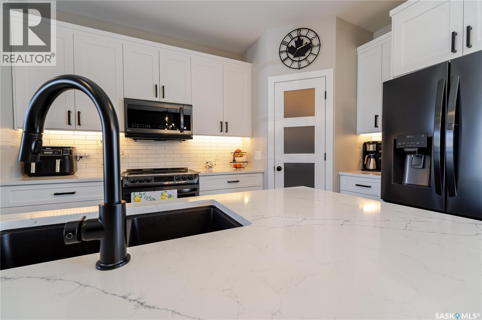 1007 Maplewood Drive, Moose Jaw, Saskatchewan  S6J 0B6 - Photo 9 - SK033157