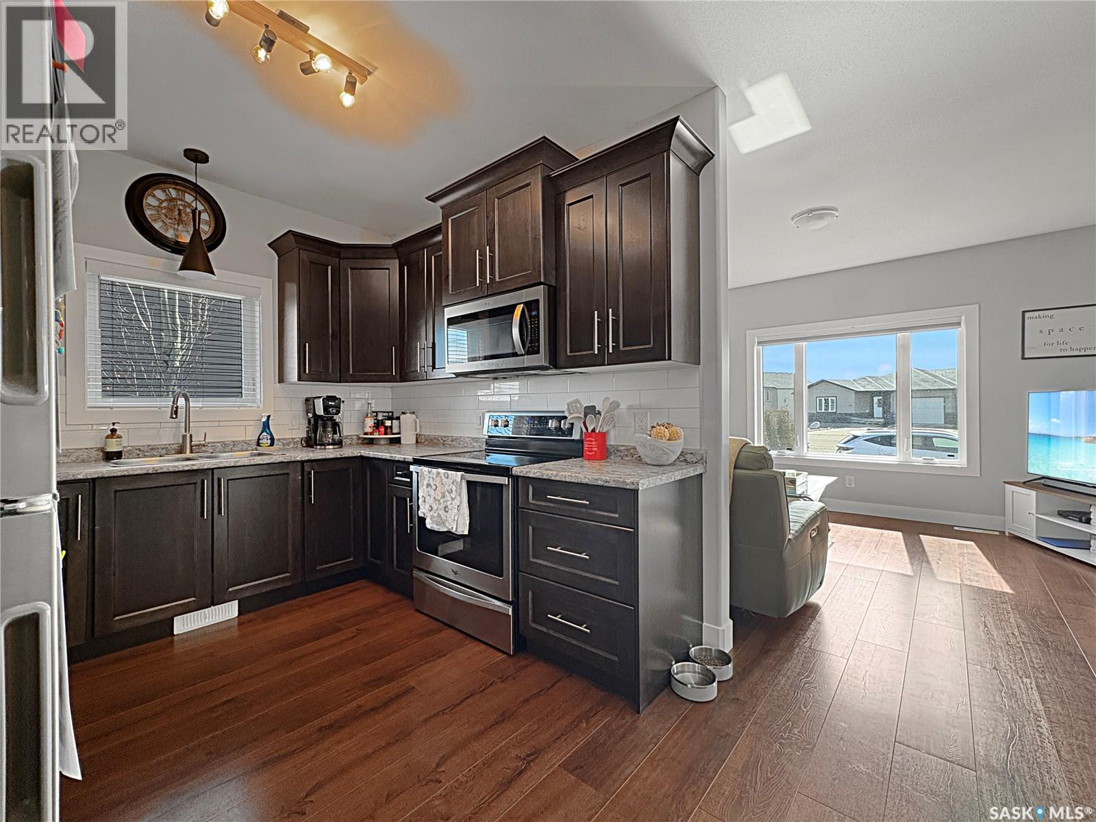 296 15th Street, Battleford, Saskatchewan  S0M 0E0 - Photo 9 - SK033117