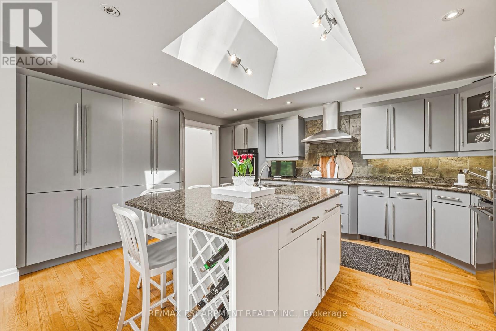 7 Colonial Crescent, Oakville, Ontario  L6J 4K8 - Photo 15 - W13011222