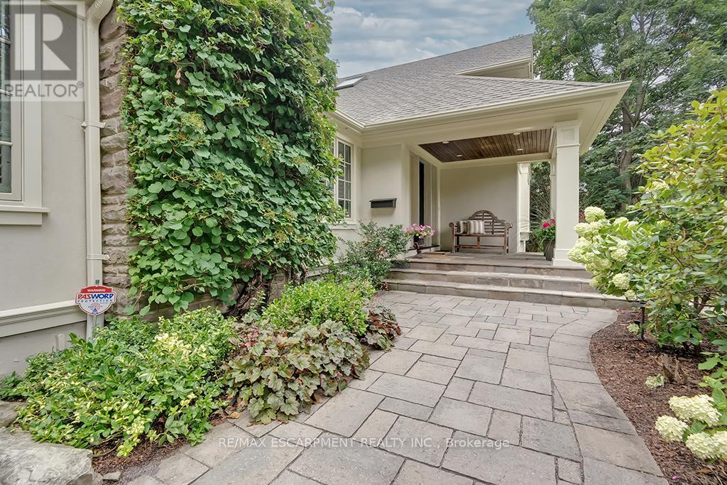 7 Colonial Crescent, Oakville, Ontario  L6J 4K8 - Photo 5 - W13011222