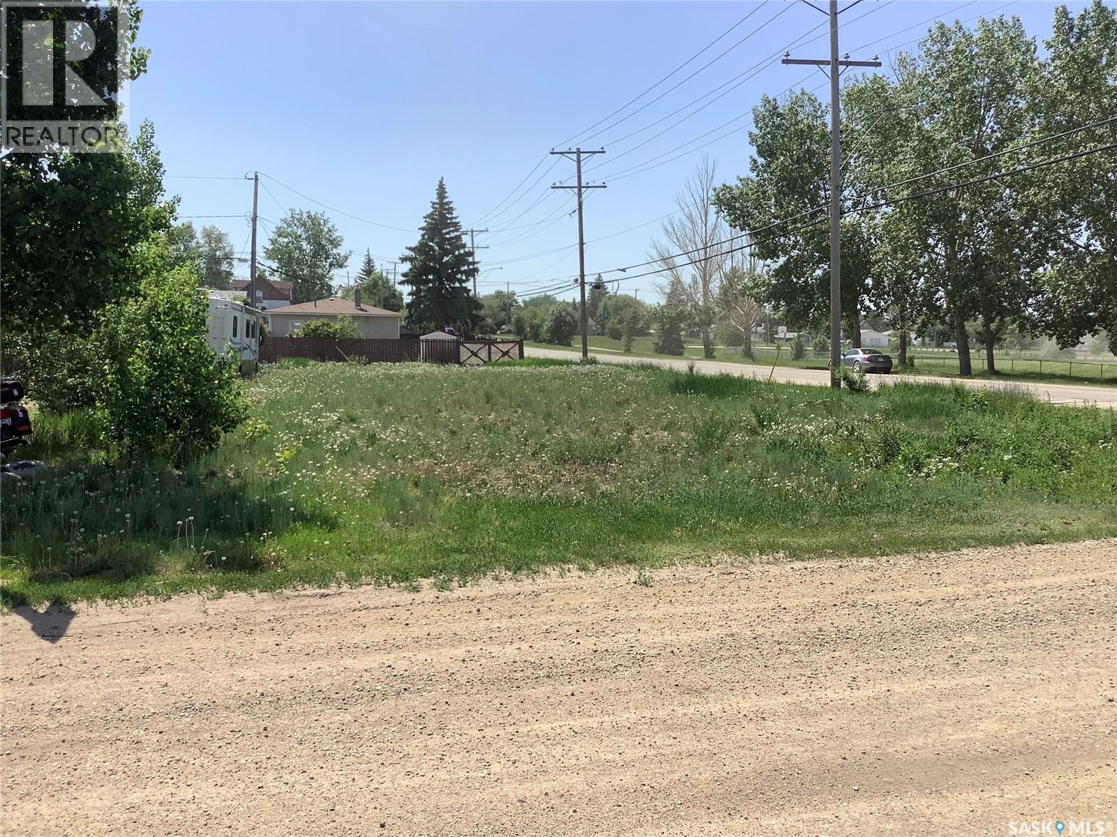 903 Oxford Street E, Moose Jaw, Saskatchewan  S6H 0T1 - Photo 2 - SK033093