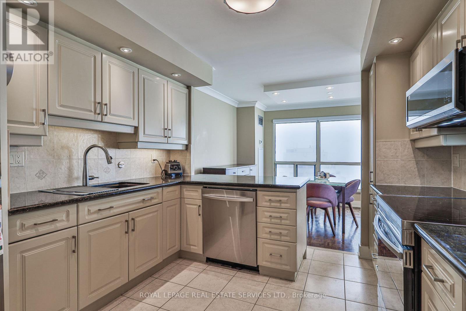 2006 - 2269 Lake Shore Boulevard W, Toronto, Ontario  M8V 3X6 - Photo 8 - W13011262