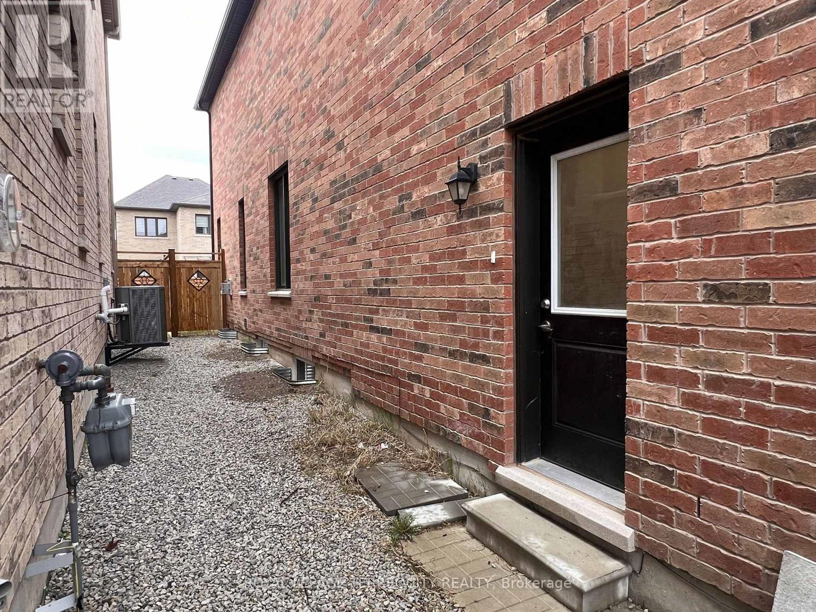 Bsmt - 12 Merrimac Drive, Brampton, Ontario  L6Y 6K3 - Photo 2 - W13011268