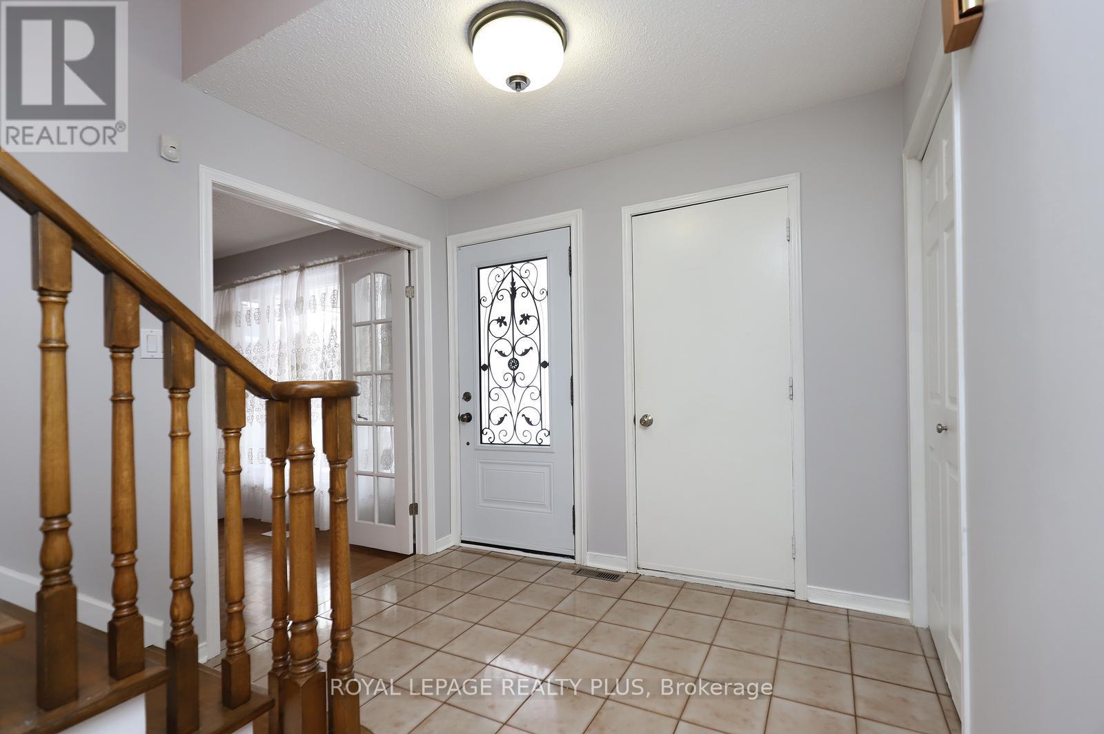 1086 Hedge Drive, Mississauga (Lakeview), Ontario  L4Y 1G2 - Photo 6 - W13011304