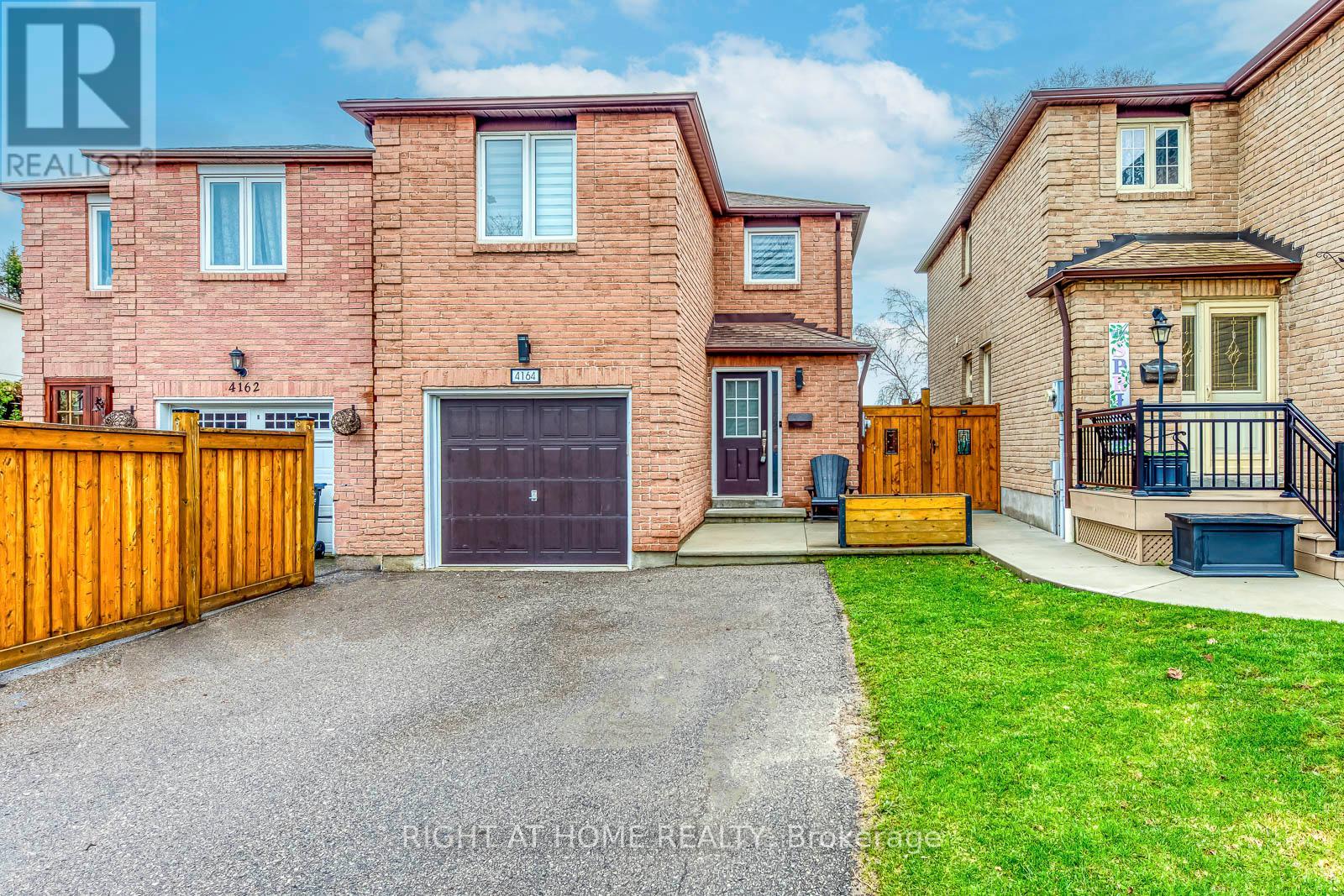 4164 Forest Fire Crescent, Mississauga, Ontario  L4W 3P5 - Photo 2 - W13011330