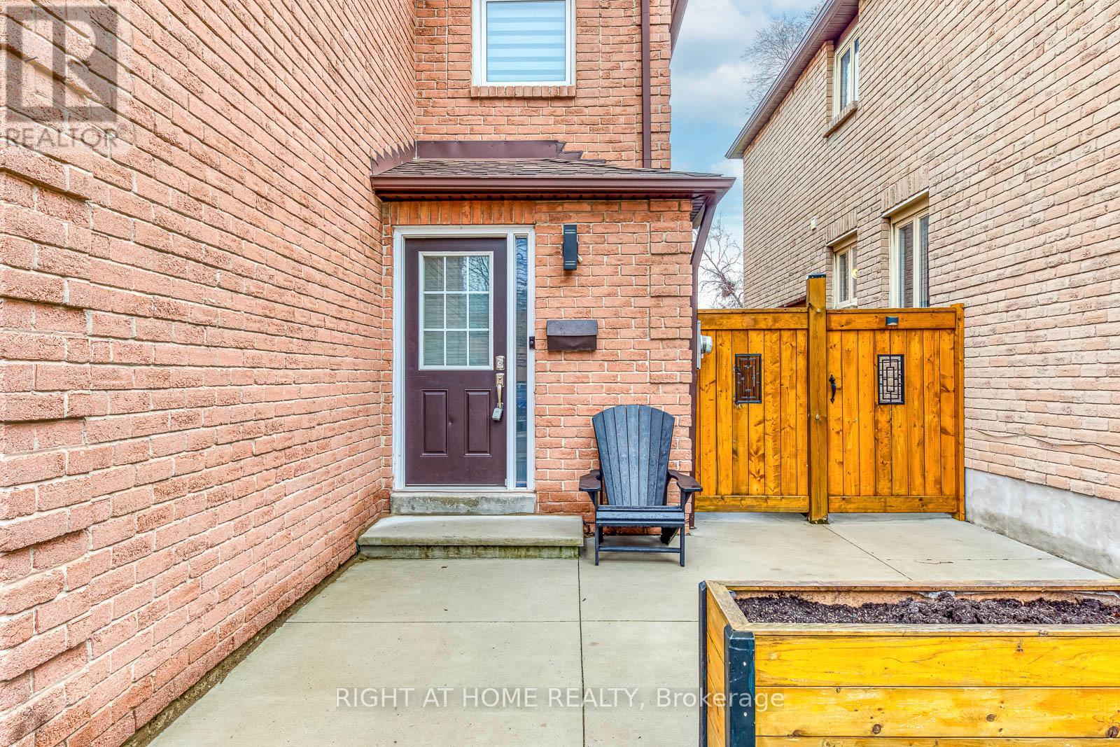 4164 Forest Fire Crescent, Mississauga, Ontario  L4W 3P5 - Photo 3 - W13011330