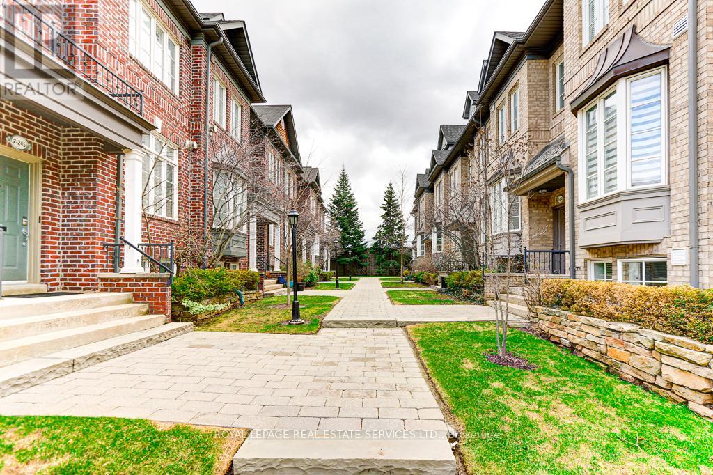 #8 - 245 VAN DUSEN BOULEVARD, Toronto, Ontario