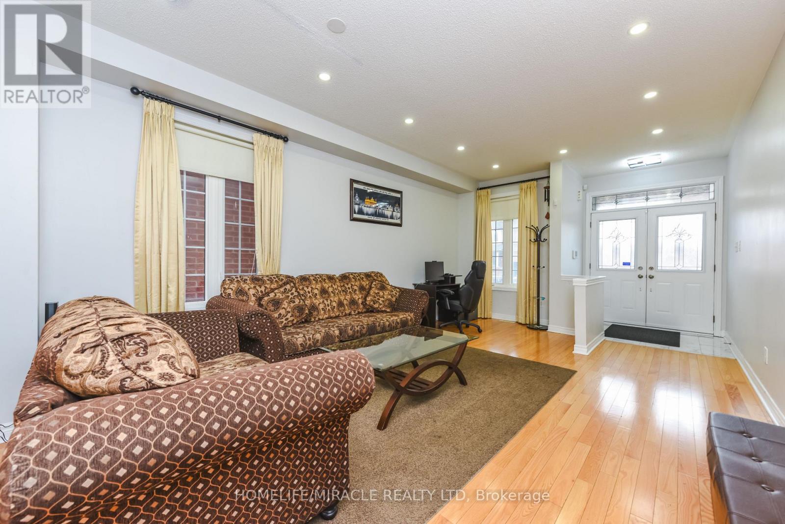 20 Gamson Crescent, Brampton, Ontario  L6R 0V8 - Photo 3 - W13011394