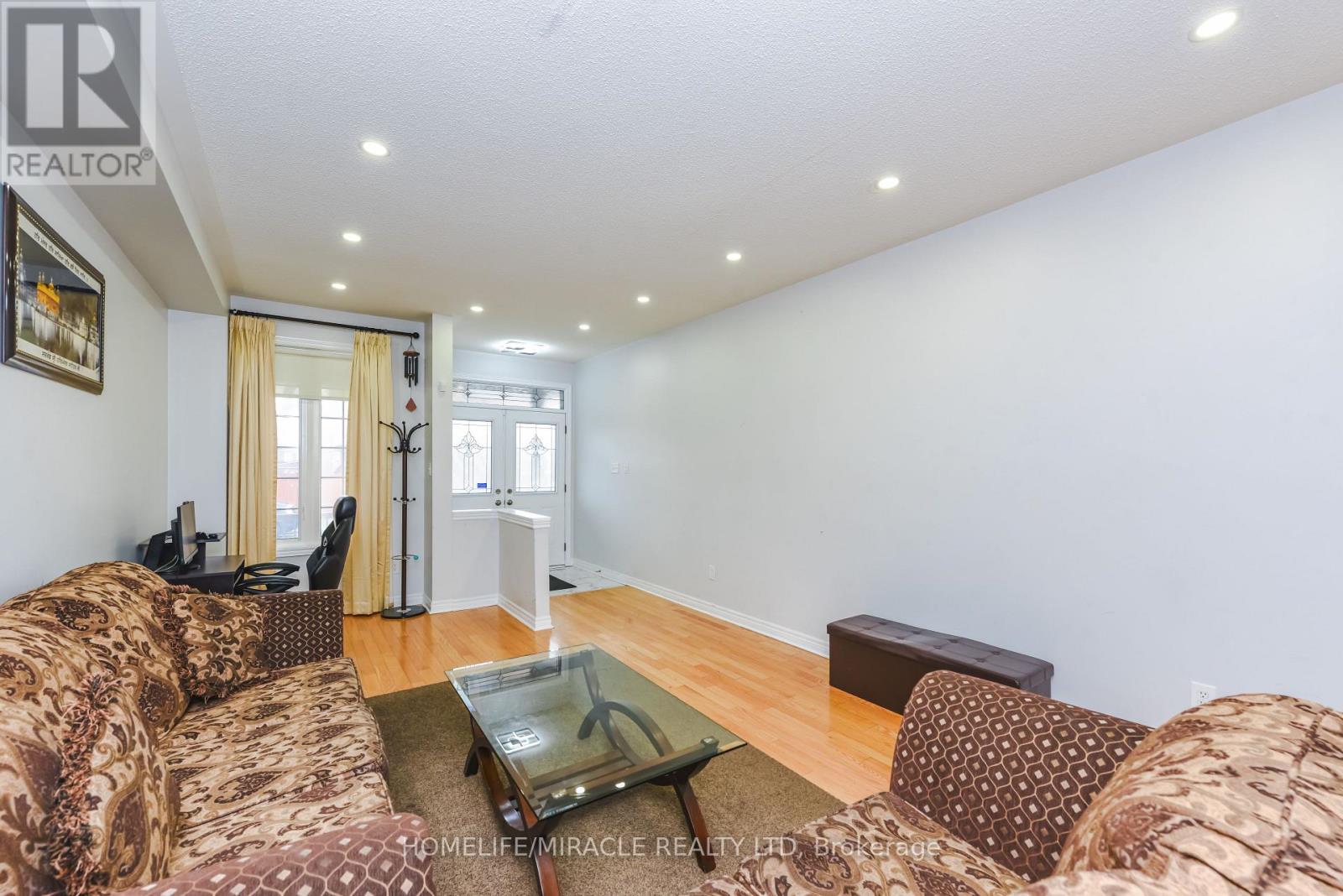 20 Gamson Crescent, Brampton, Ontario  L6R 0V8 - Photo 4 - W13011394