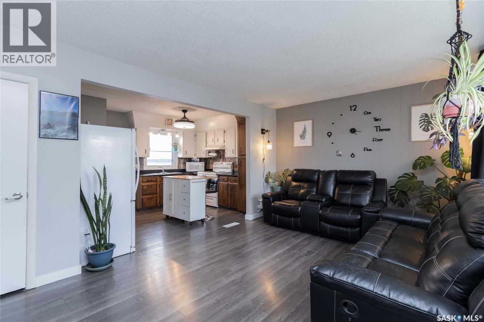 912 P Avenue N, Saskatoon, Saskatchewan  S7L 2W6 - Photo 3 - SK032962