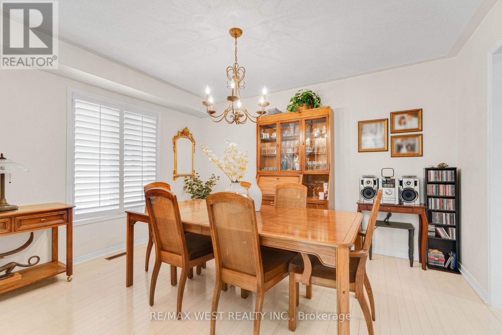 44 Creekwood Drive, Brampton, Ontario  L7A 1J3 - Photo 5 - W13011416